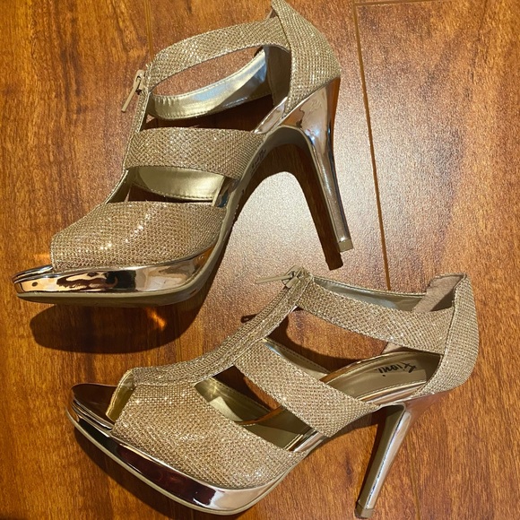Gold Fioni Stiletto Heels. Size 7. - Picture 5 of 6